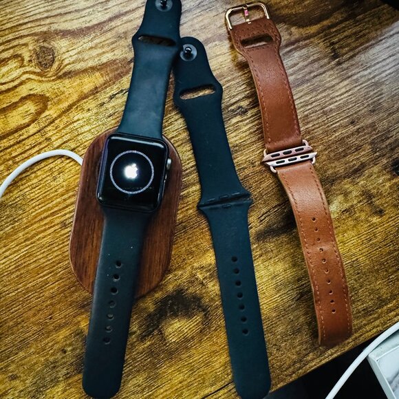 Apple Watch Series 3 38mm Space Gray Aluminum w/ Bands + Stand - Picture 1 of 4